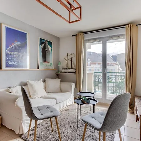 Charming Near The Sea Apartment